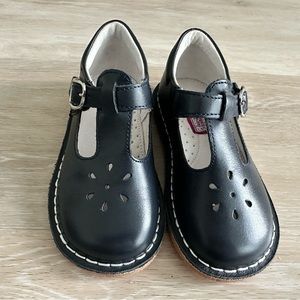 L’amour Joy Classic Leather T-Strap Mary Jane size 9